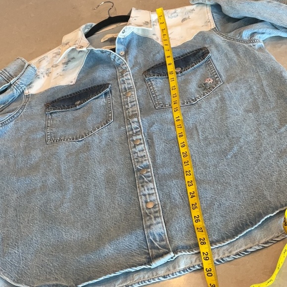 Universal Thread Top - Picture 7 of 12